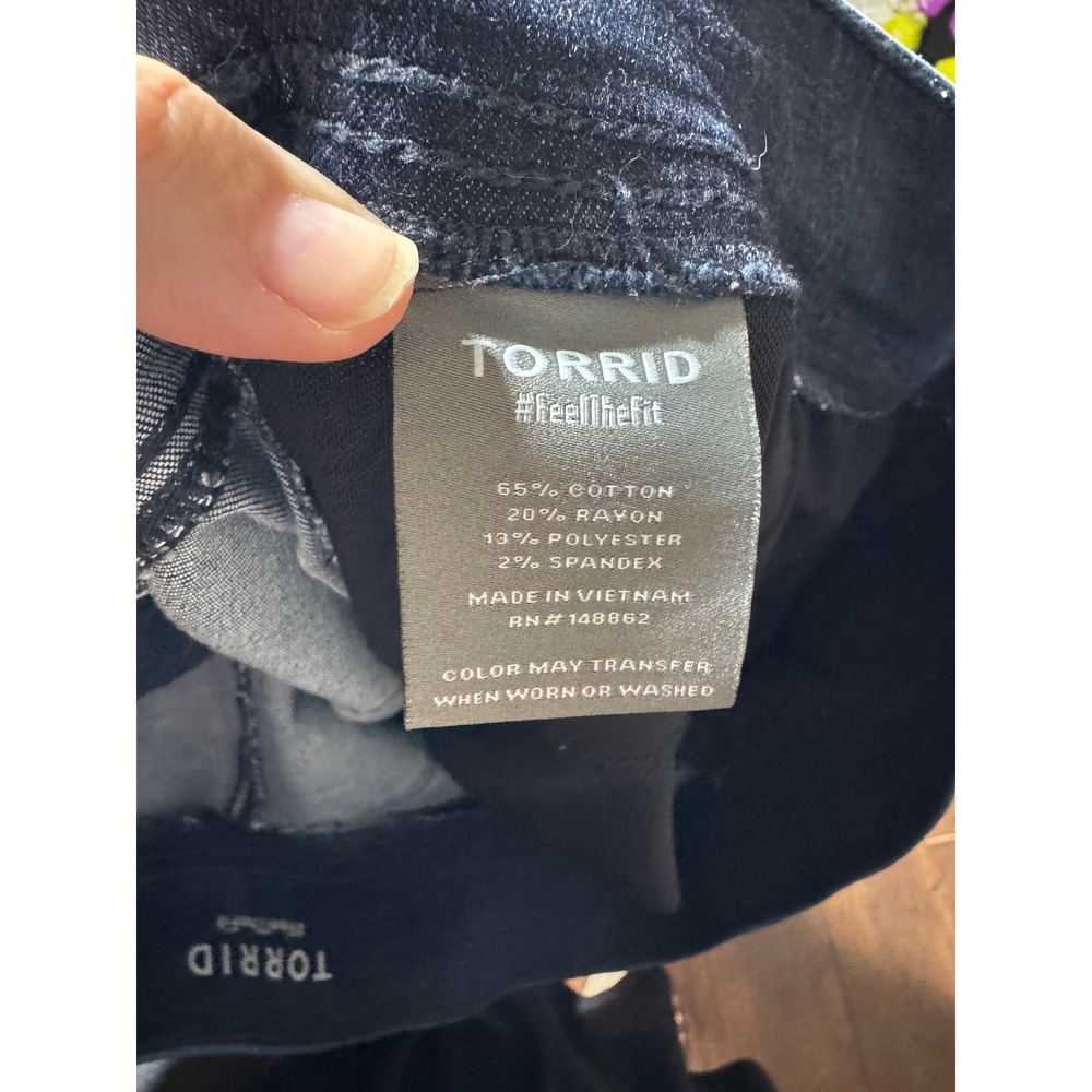 Torrid Lean Jean Slim Boot 2S Dark Wash Excellent Super Soft Pull On Denim Pants - Picture 7 of 7